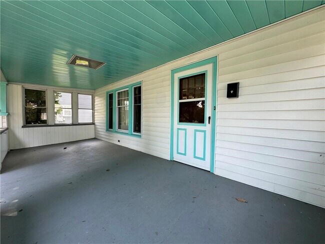 Building Photo - 129 Oakwood Ave