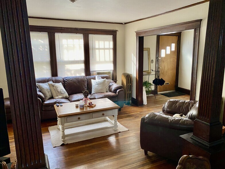 Building Photo - 171 Hillside St