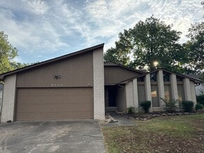 Building Photo - 9515 Kingswalk St