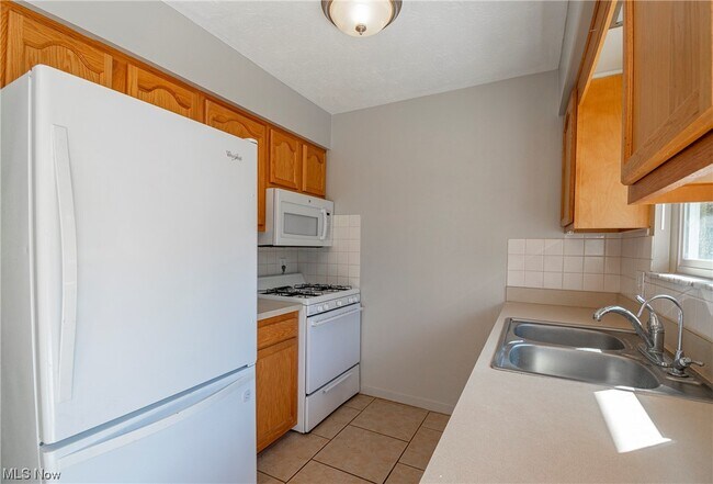 Building Photo - 2382 Massillon Rd