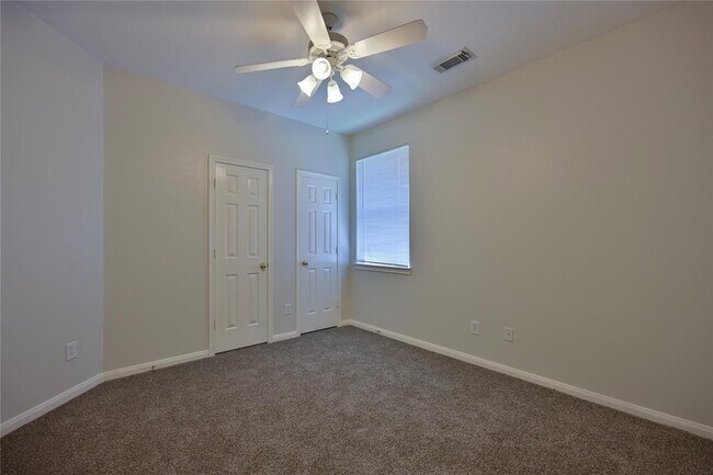 Building Photo - 6715 Village Bridge Dr
