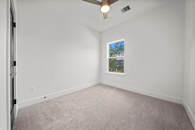 Building Photo - 4930 Chennault Rd