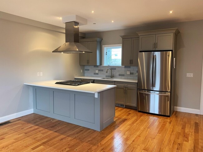 Building Photo - 11 Goodhue St