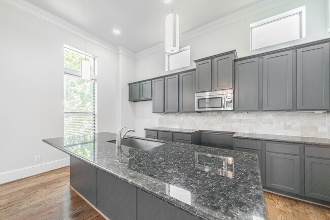 Building Photo - 2426 Bevis St