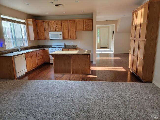 Building Photo - 1609 Vandenberg Cir