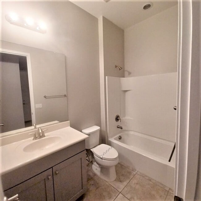 Building Photo - 14360 W Corrine Dr