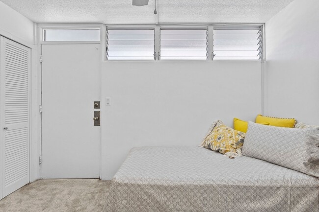 Building Photo - Furnished 18th-floor studio at Ala Wai Tow...