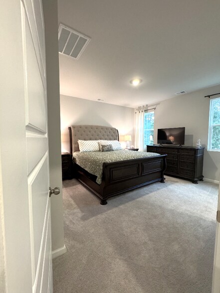 Building Photo - 145 Cypress Holw Dr