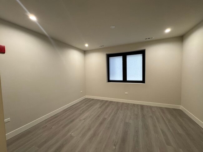 Building Photo - 451 E Pershing Rd