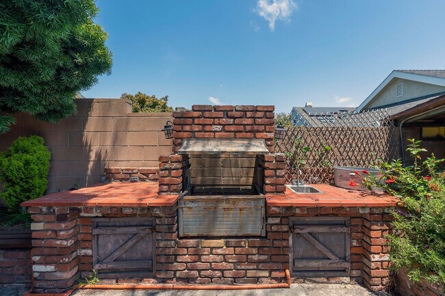 Building Photo - Cozy El Segundo Home Rental!
