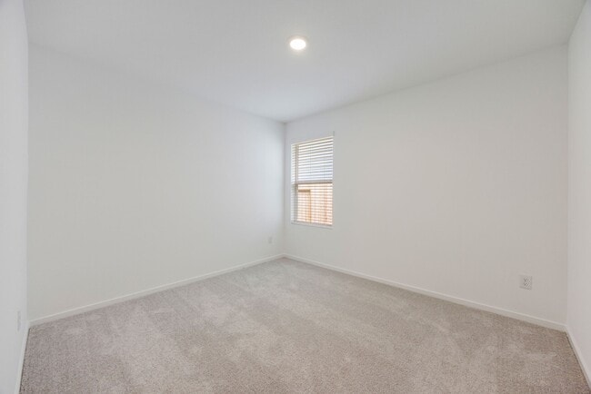 Building Photo - 25625 Rose Creek Dr