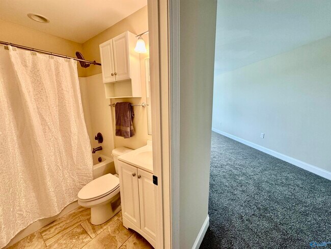 Building Photo - 2807 Talon Cir