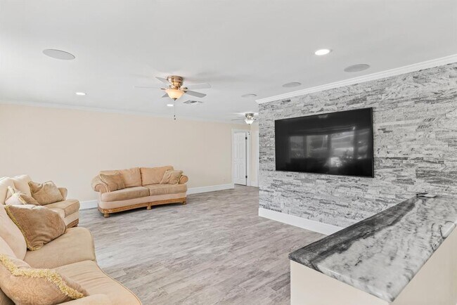 Building Photo - 11240 7th St E