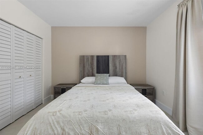 Building Photo - 1286 NE 109th St