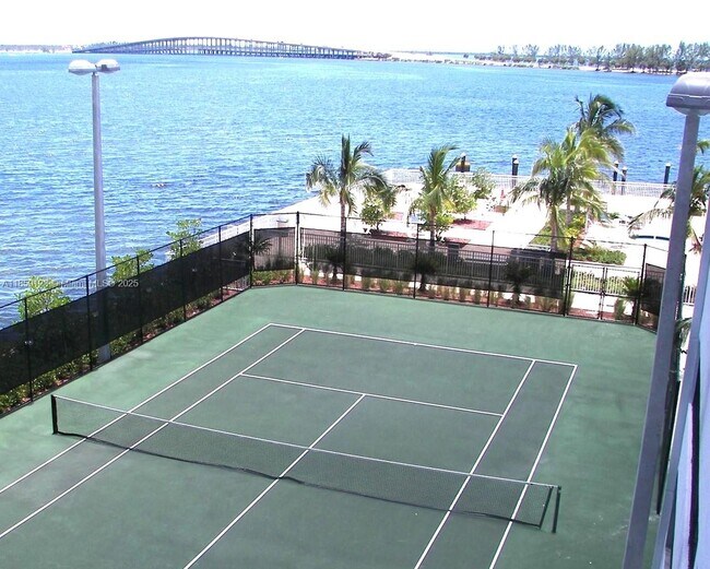 Building Photo - 2101 Brickell Ave