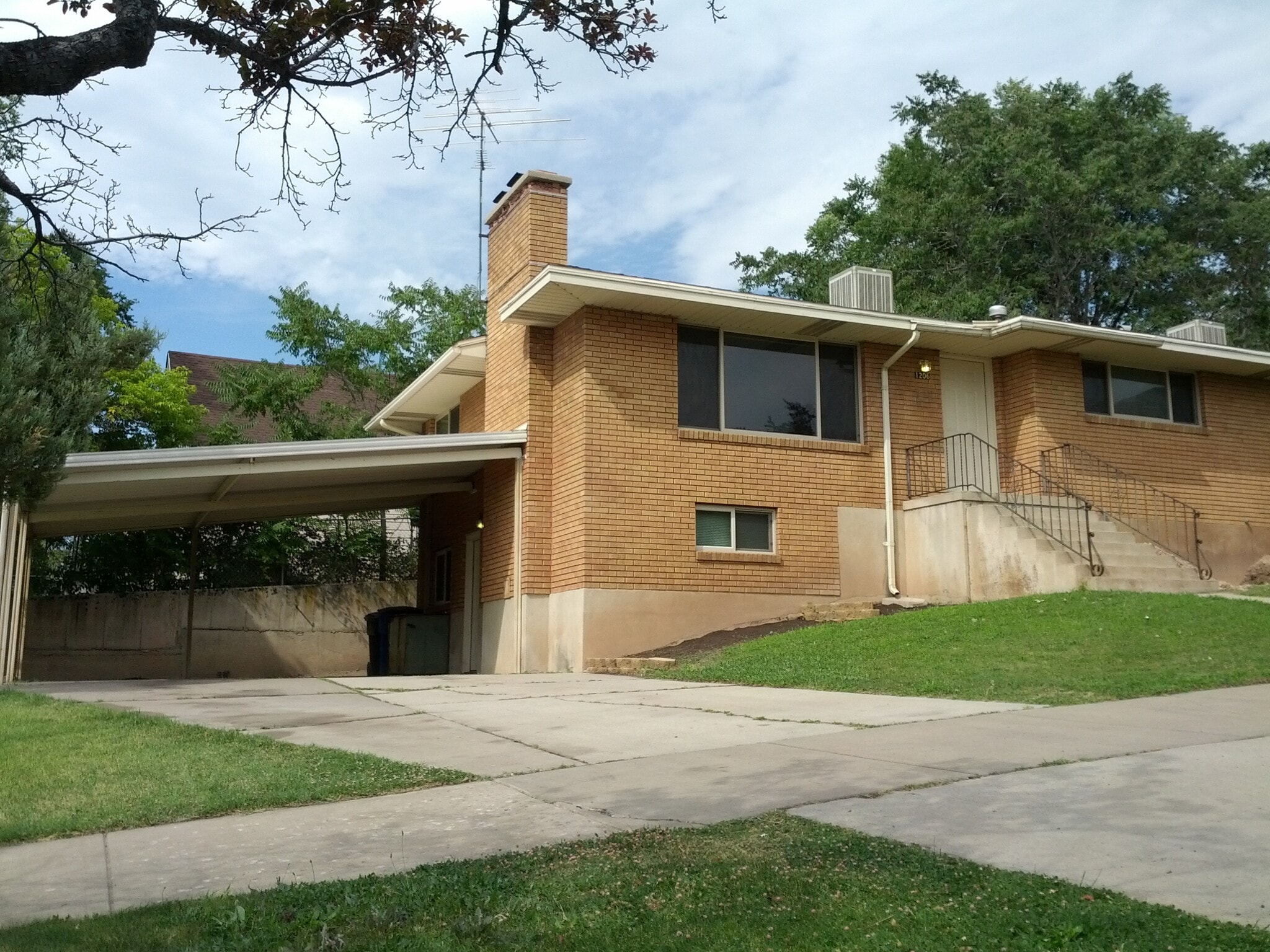 Building Photo - 1206 E 22nd St