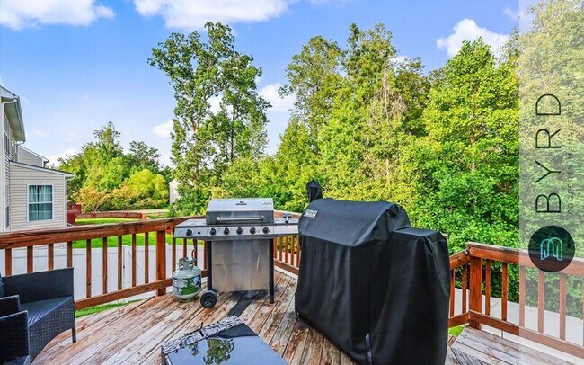Building Photo - 7413 Nicklaus Cir