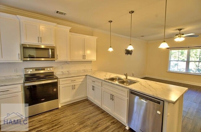 Building Photo - 455 Bluff Rd