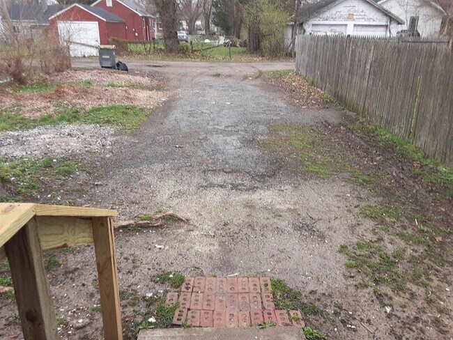 Building Photo - 2947 Lasalle St