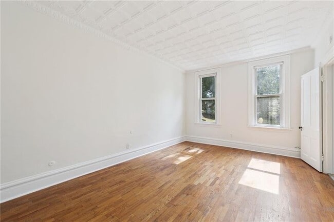 Building Photo - 108 S St Clair St