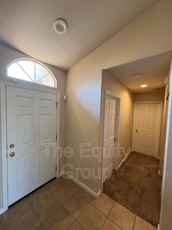 Building Photo - 1422 E Mesa Ct