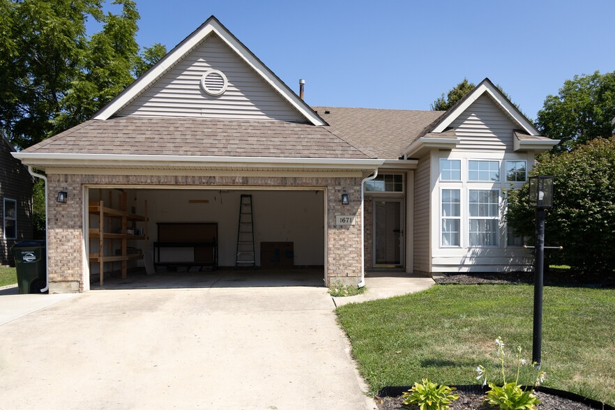 Building Photo - 1671 Glenn Abbey Dr