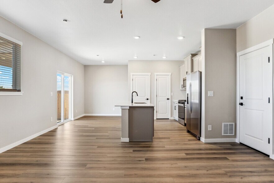 Building Photo - 17945 E 94th Ave