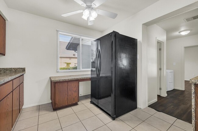 Building Photo - 6 Bedroom! 4 1/2 BATHS!  ASU! Diving Pool! Less than 1 mile to campus