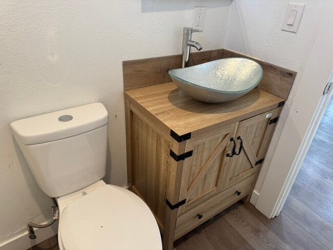 Building Photo - 1532 N Calaveras St