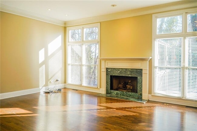 Building Photo - 1127 Ashton Bluff Dr NE