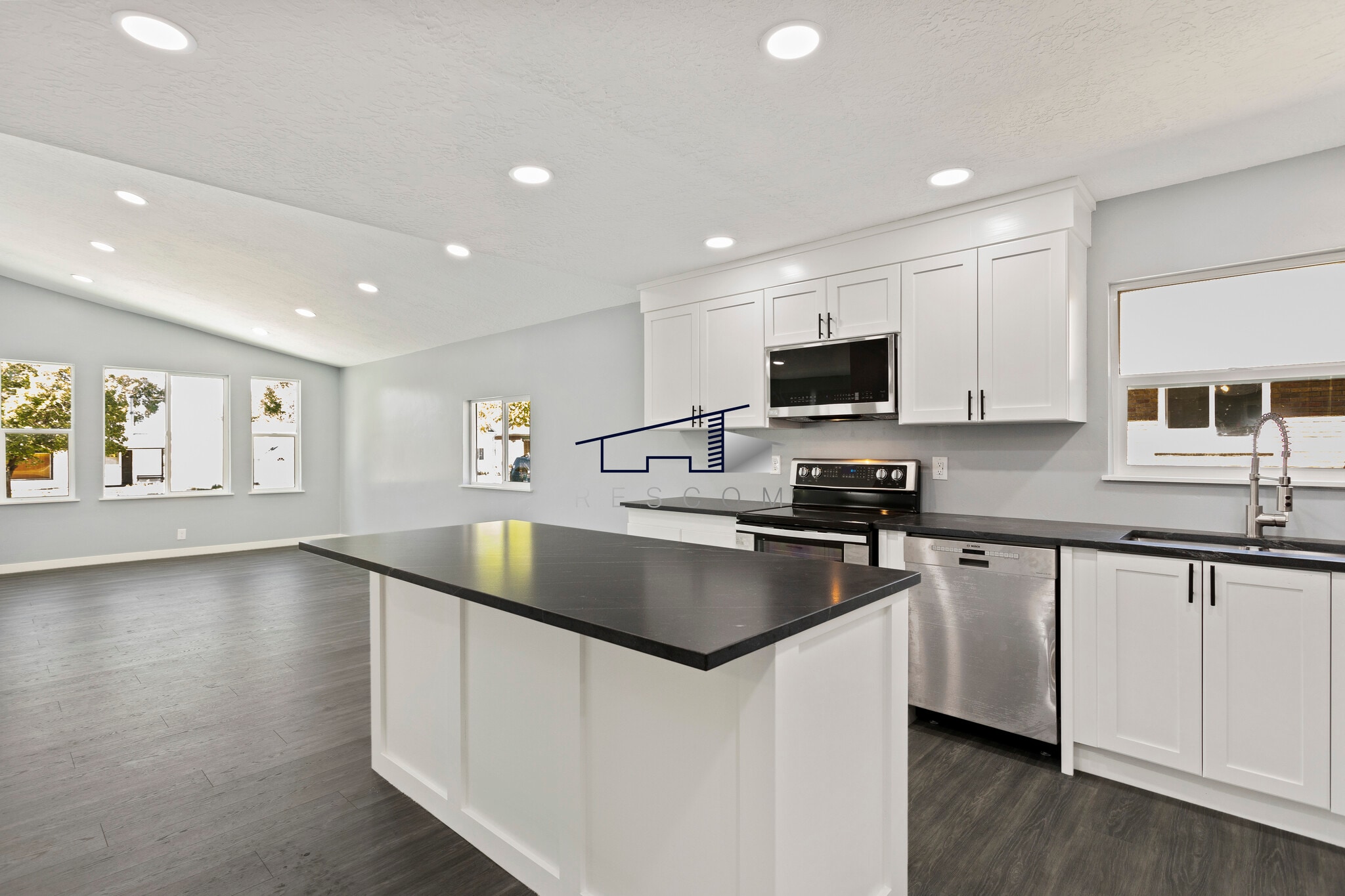 Building Photo - 2060 Jefferson Ave