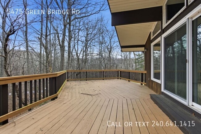 Building Photo - 5475 Green Bridge Rd