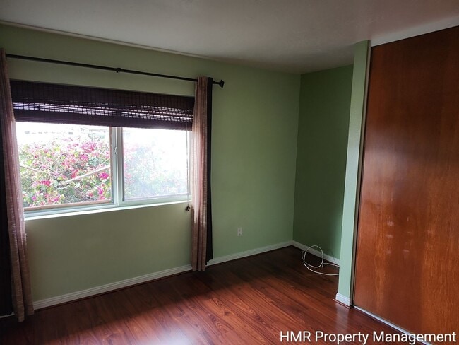 Building Photo - House on cul-de-sac with big back yard