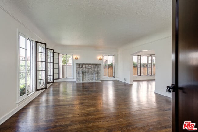 Building Photo - 848 S Curson Ave