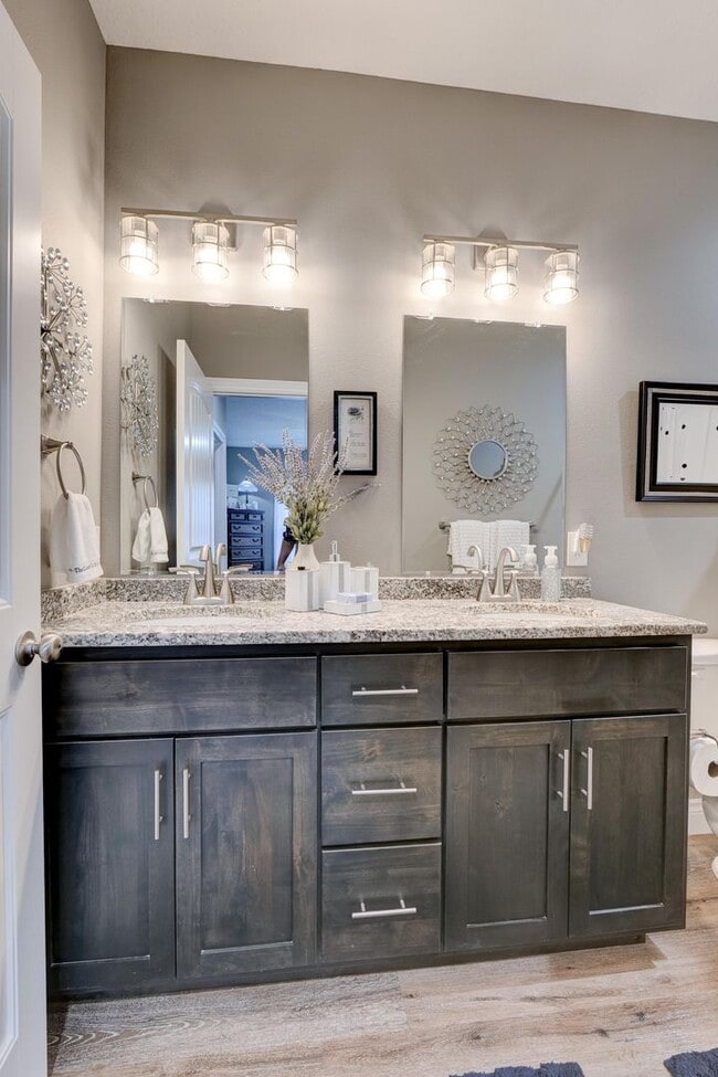 Building Photo - UNIT NOW AVAILABLE ! ! 2-BEDROOM 2-BATH DUPLEXES LOCATED IN NEOSHO! $1295.00