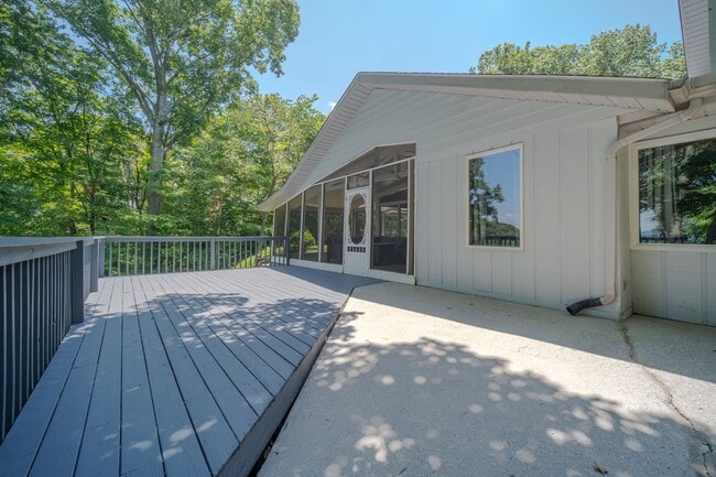 Building Photo - Scenic Lakeview Rental located on Boatman'...