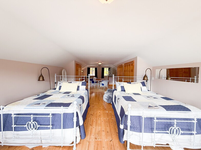 Building Photo - 440 S Peninsula Ln