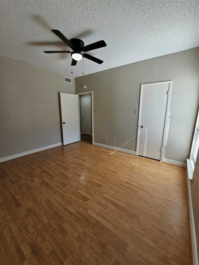 Building Photo - 10047 Westpark Dr