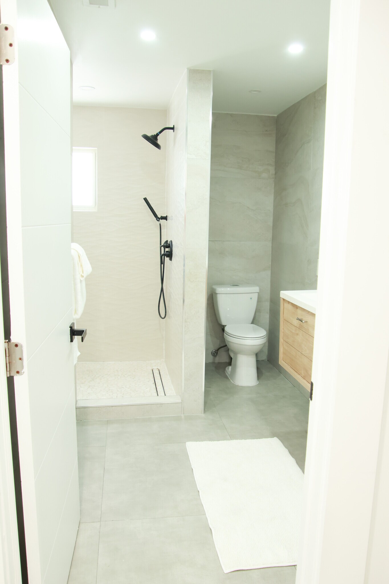 Building Photo - 920 SW 4th Ave