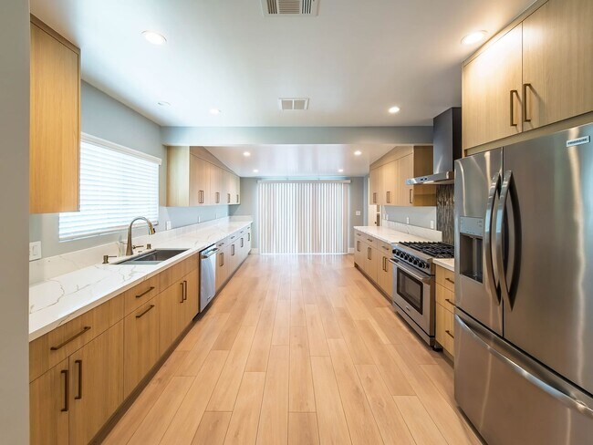 Building Photo - 6454 Gentry Ave