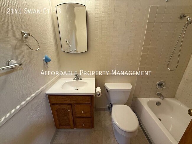 Building Photo - 2141 Swan Ct