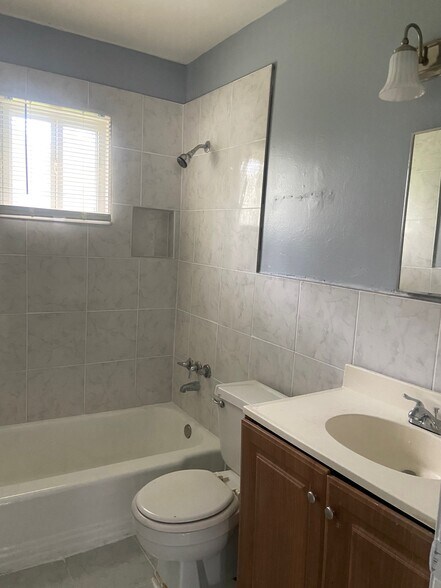 Building Photo - 228 15th Ave SW