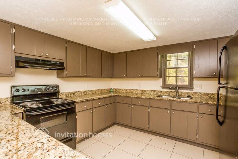 Building Photo - 3258 Village Glen Dr SW
