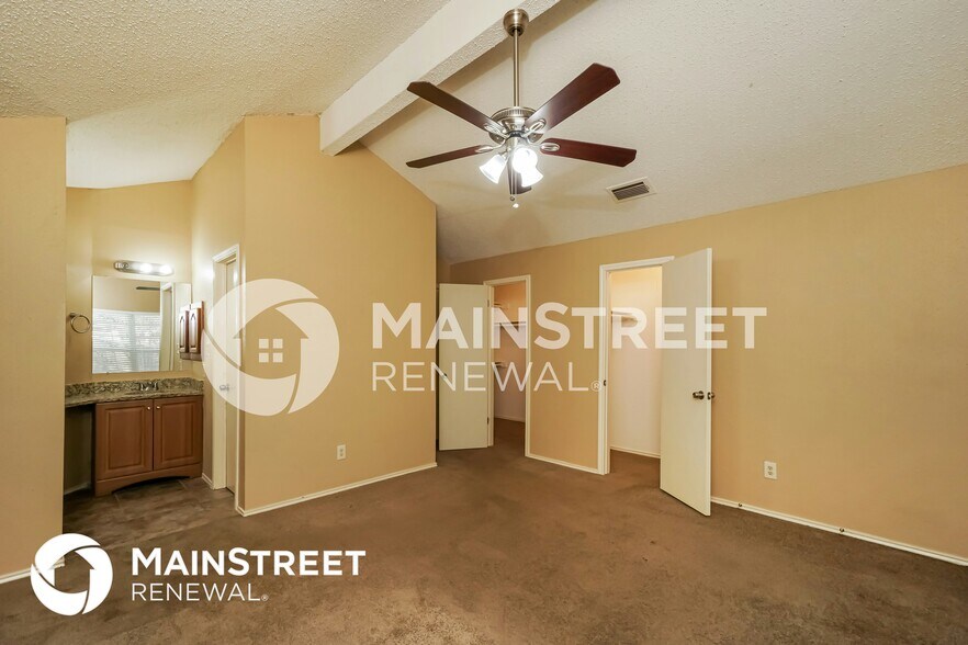 Building Photo - 9510 Elm Glen