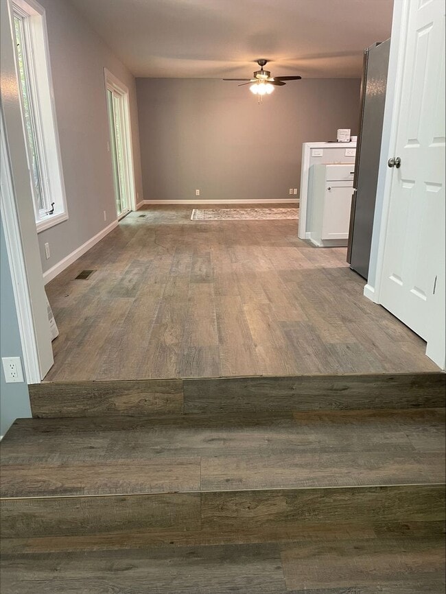 Building Photo - Beautiful Newly Remodeled Home on the Desoto Golf Course! A large landscaped lot with beautiful v...