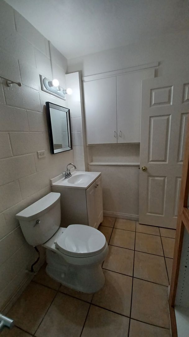 Building Photo - Single Level, Ground Floor, 3 Bed/1 Bath A...