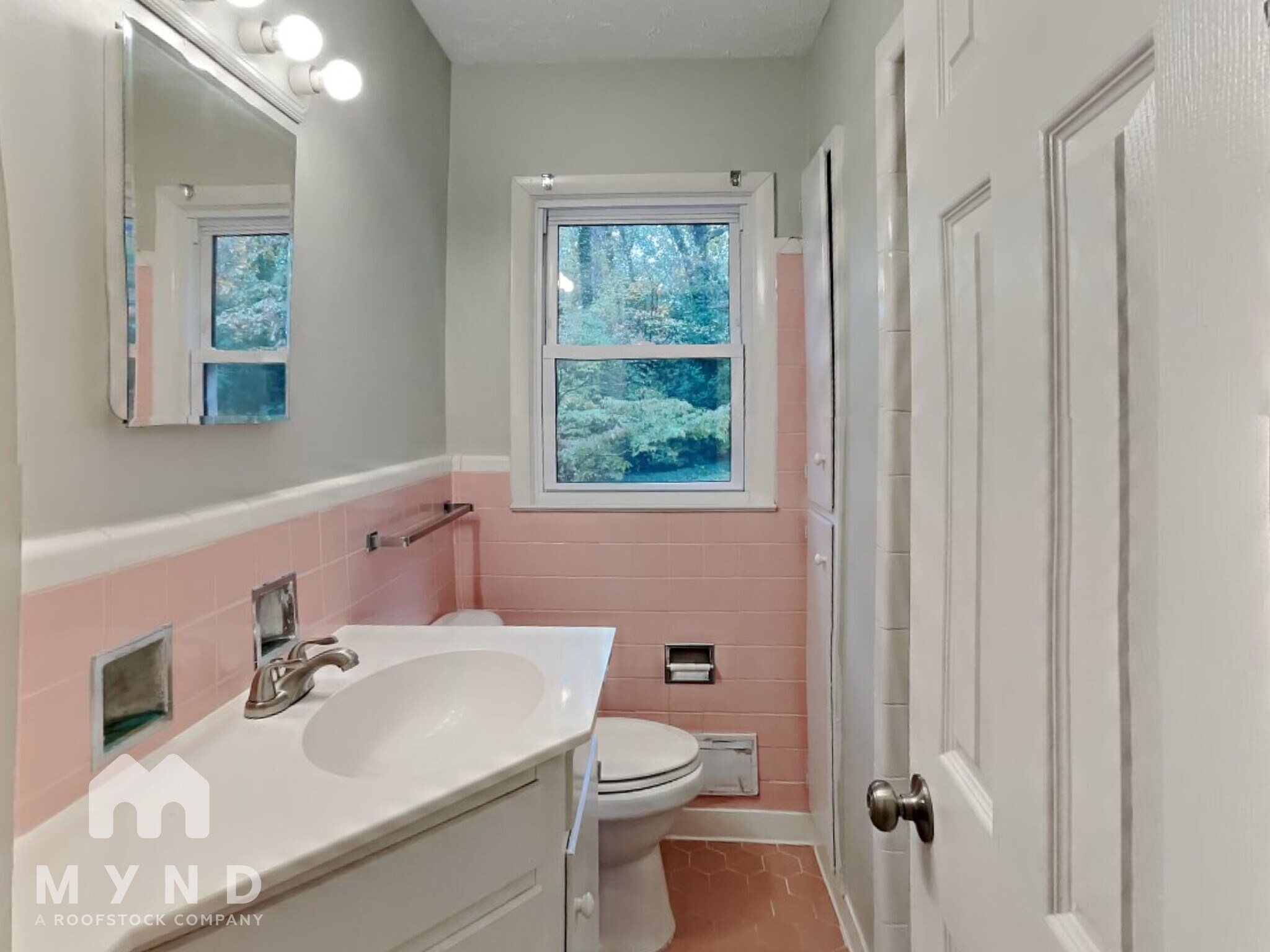 Building Photo - 4361 Silver Lake Rd