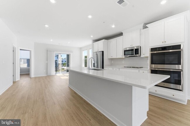 Building Photo - 2490 Connector Aly