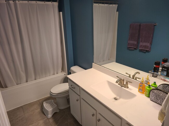 Building Photo - Gorgeous 4 bedroom home in Mimosa Bay!
