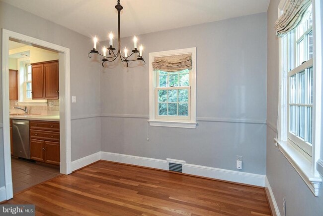 Building Photo - 510 N Nelson St